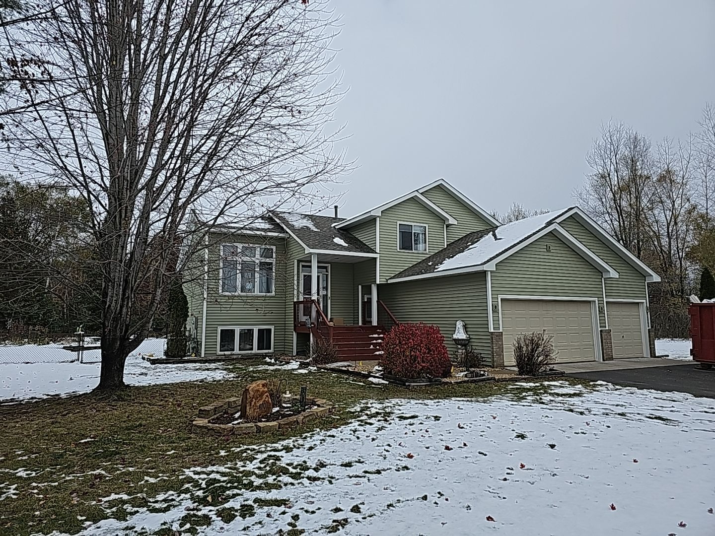 Green vinyl siding installation